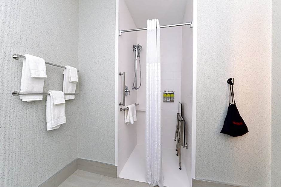 Holiday Inn Express and Suites Elko By IHG