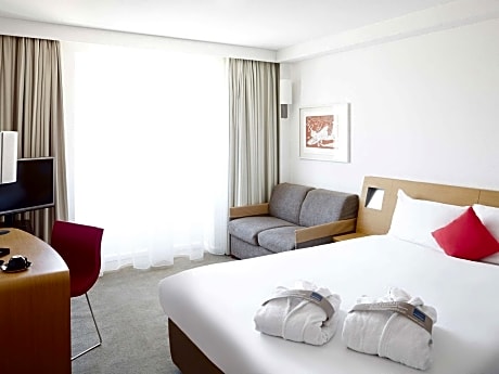 Executive Queen Room with Sofa
