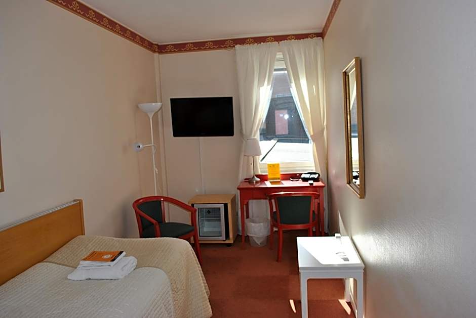 Photo 1 of 13 of Single Room