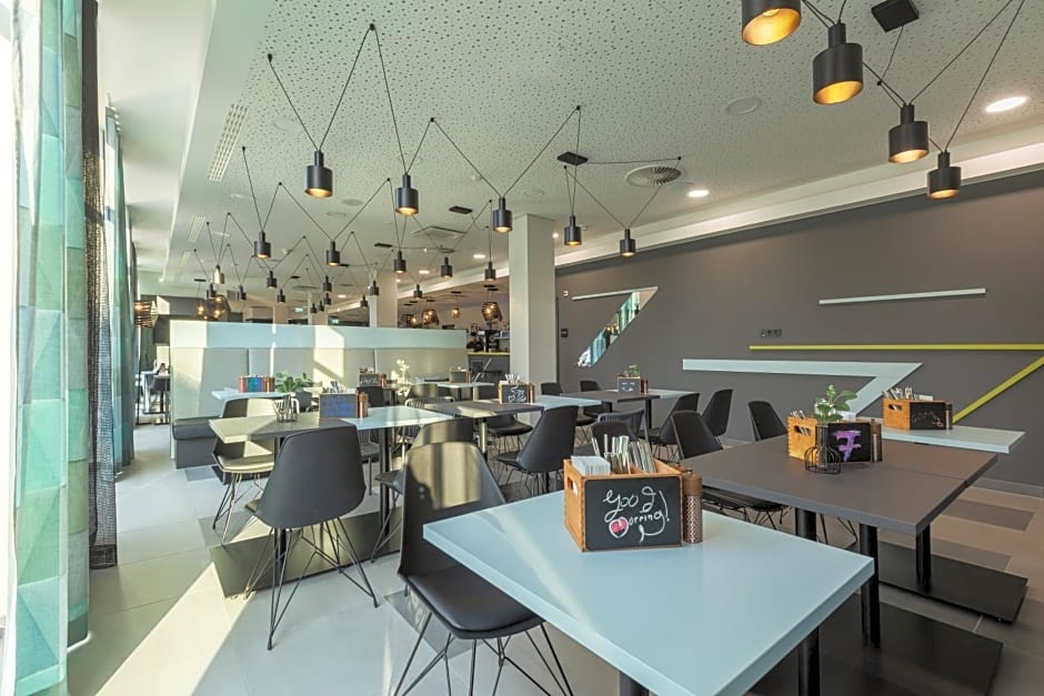 Holiday Inn - The Niu Seven Dusseldorf Ost By IHG