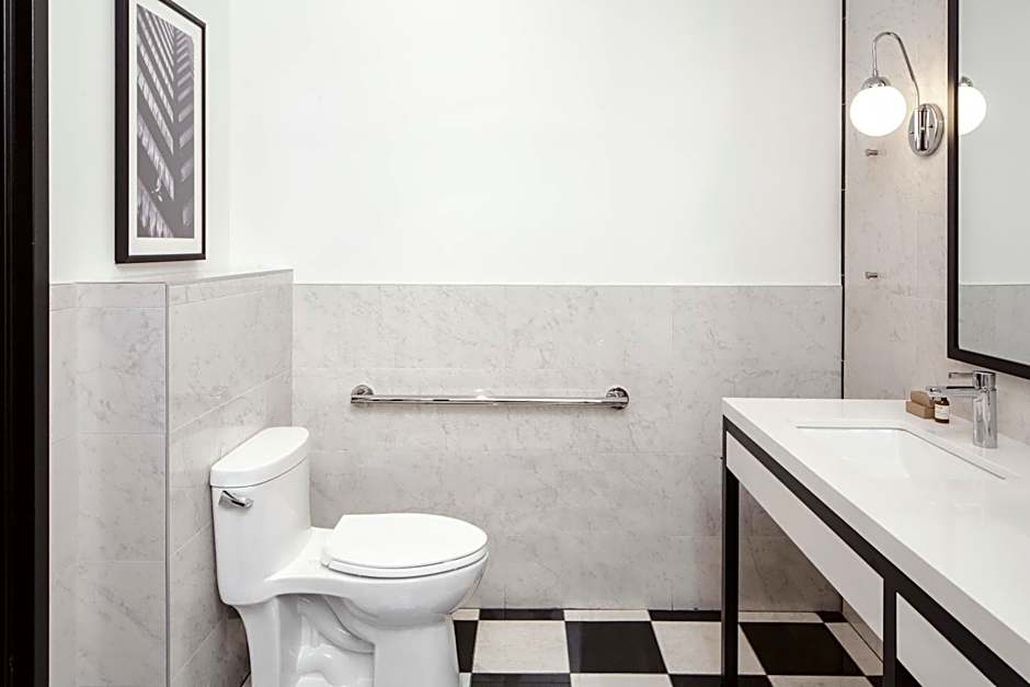 Le Place d Armes Hotel Suites