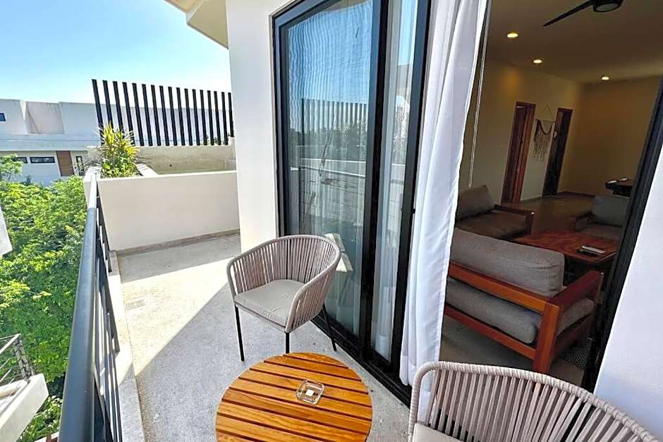 Spacious Penthouse with pool