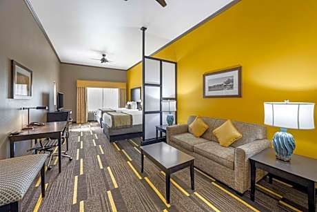 Suite-2 Queen Beds Non-Smoking Sofabed 2 Tvs Work Desk Microwave And Refrigerator Full Breakfast