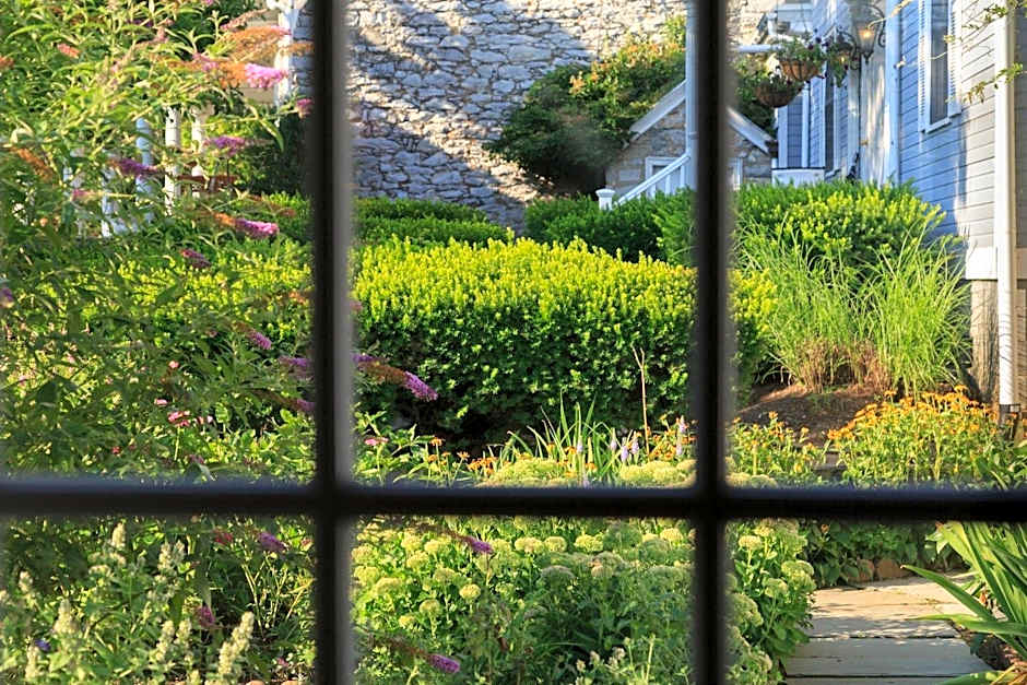 L'Auberge Provencale Inn & Restaurant