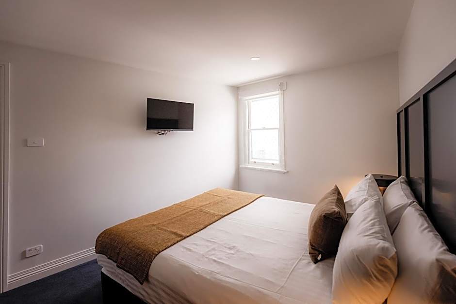 Shipwrights Arms Hotel