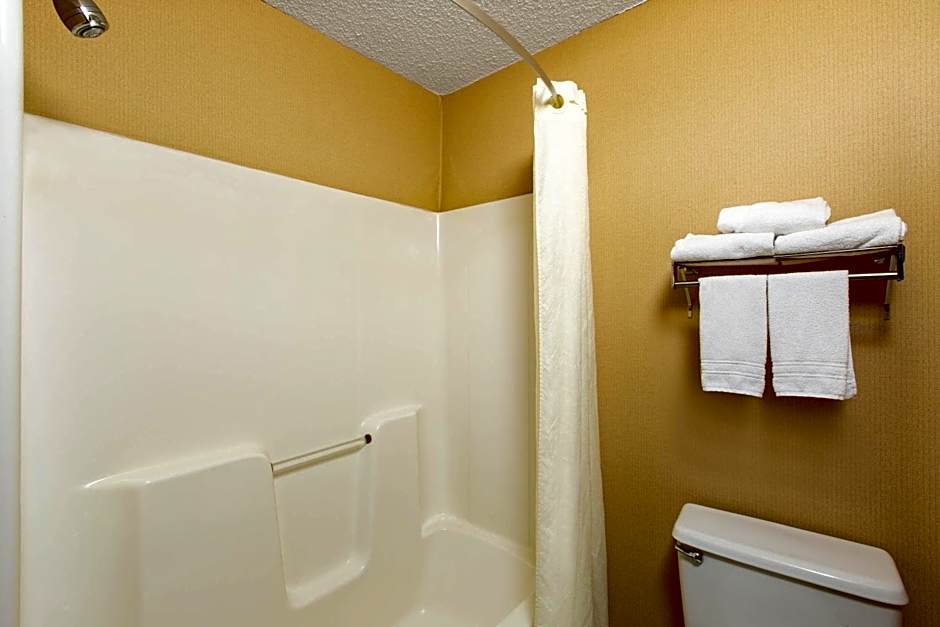 Super 8 by Wyndham Salina I-70