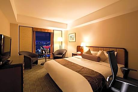 1 King Bed Leisure Smoking