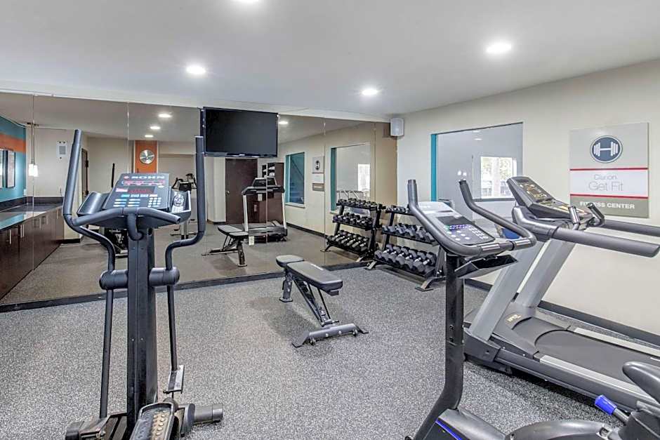 Clarion Inn & Suites DFW North