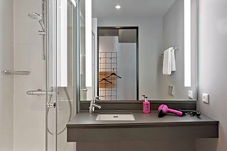 Queen Bed Non Smoking