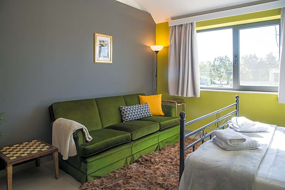 CHROMA Lodge Pikermi