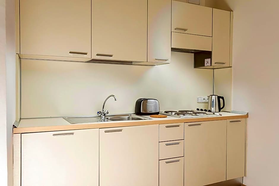 Three Golden Crowns Apartments