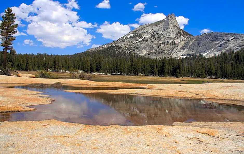 Empeiria High Sierra Hotel