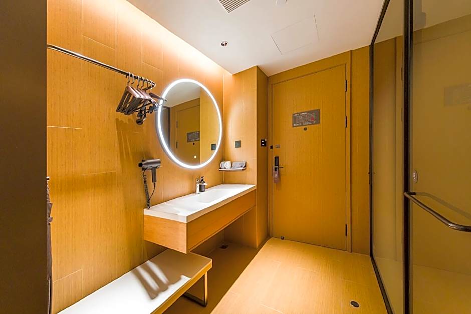 JI Hotel Xiangyang Dongjin Minfa Century Plaza