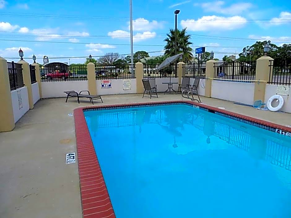 The Executive Inn & Suites
