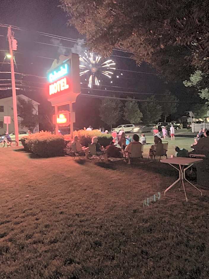 Colonial Motel