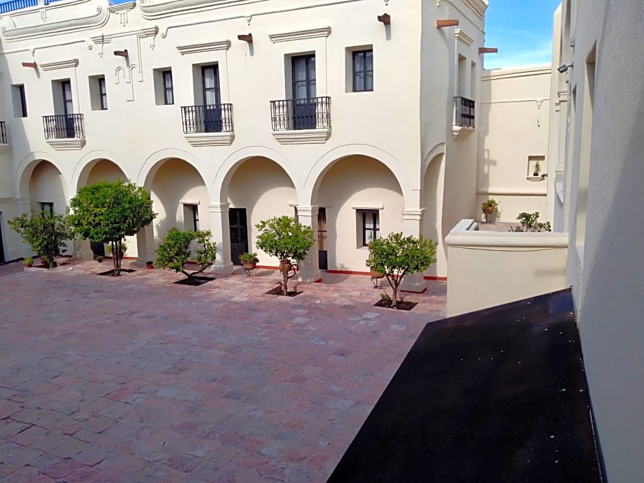Meson De La Merced Hotel & Suites