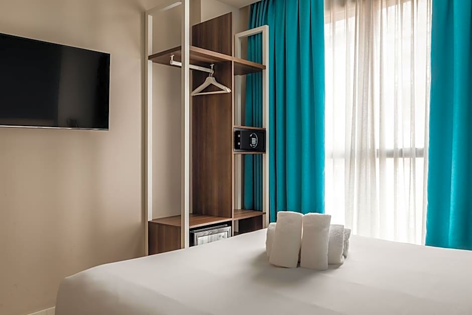 Arya Stadium Hotel
