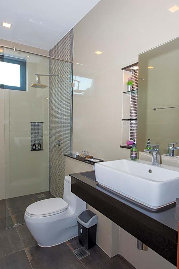 Narintara Private Pool Villas - Free Tuk-Tuk Service to the Beach!