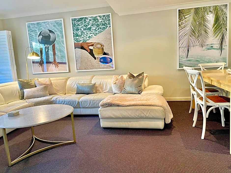 Oaks Pacific Blue 349 fantastic pool