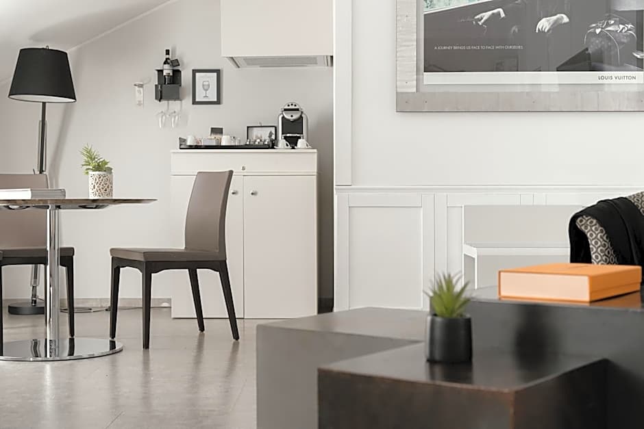 Montenapoleone Suites