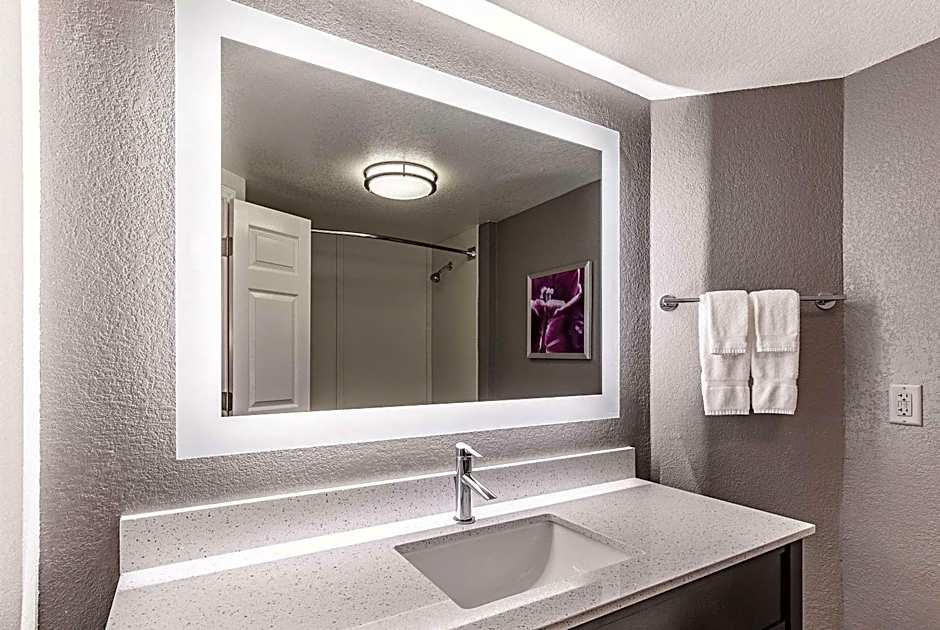 La Quinta Inn & Suites by Wyndham Austin at The Domain