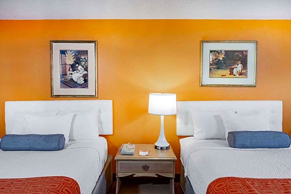 Howard Johnson by Wyndham Staunton