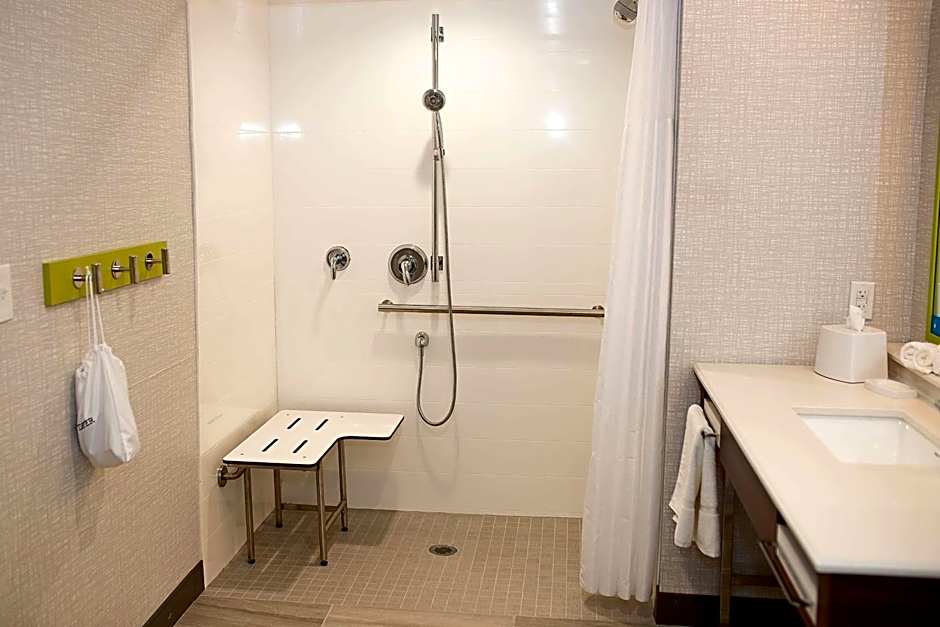 Hampton Inn By Hilton and Suites Dundee