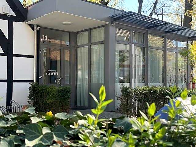 Glashaus mit 3 Gästezimmer