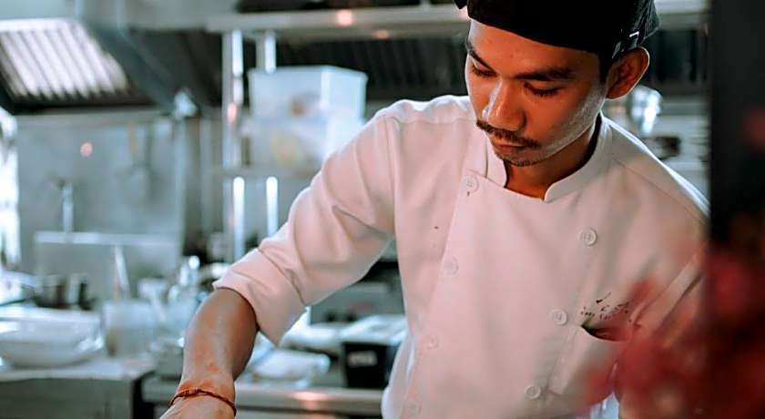 The Front Hotel and Apartments