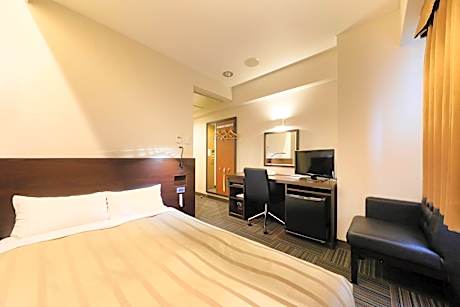 Bed width 122cm 13 square meters Single Smoking Room