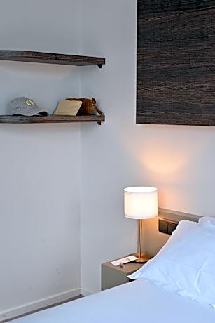 Large Double Room with Harbor View