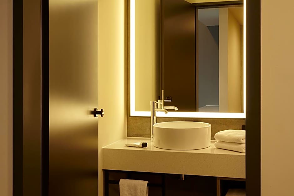 REVERB by Hard Rock Hamburg