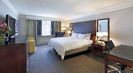1 King Bed With Whirlpool Tub