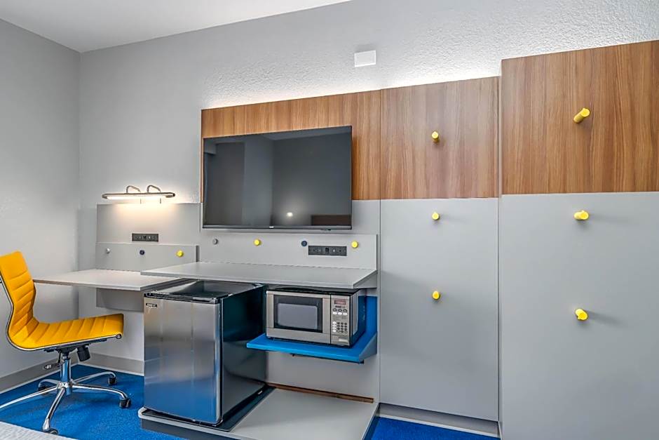 Microtel Inn & Suites By Wyndham Montgomery