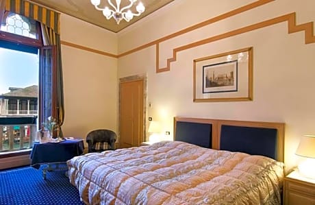 Deluxe Twin Room with Canal View