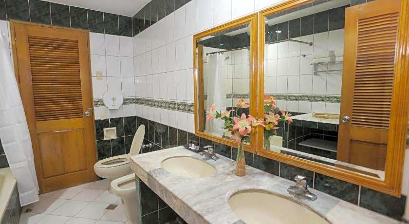 Holiday Plaza Hotel Cebu