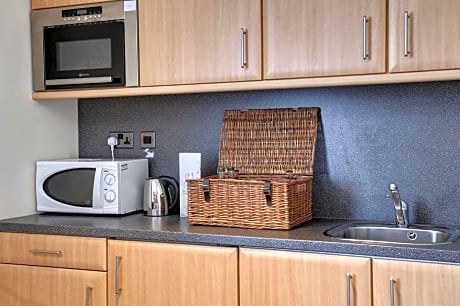 Twin Suite with Kitchenette