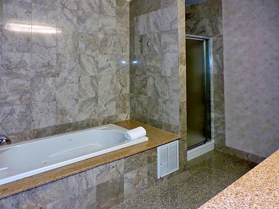 Marco LaGuardia Hotel & Suites