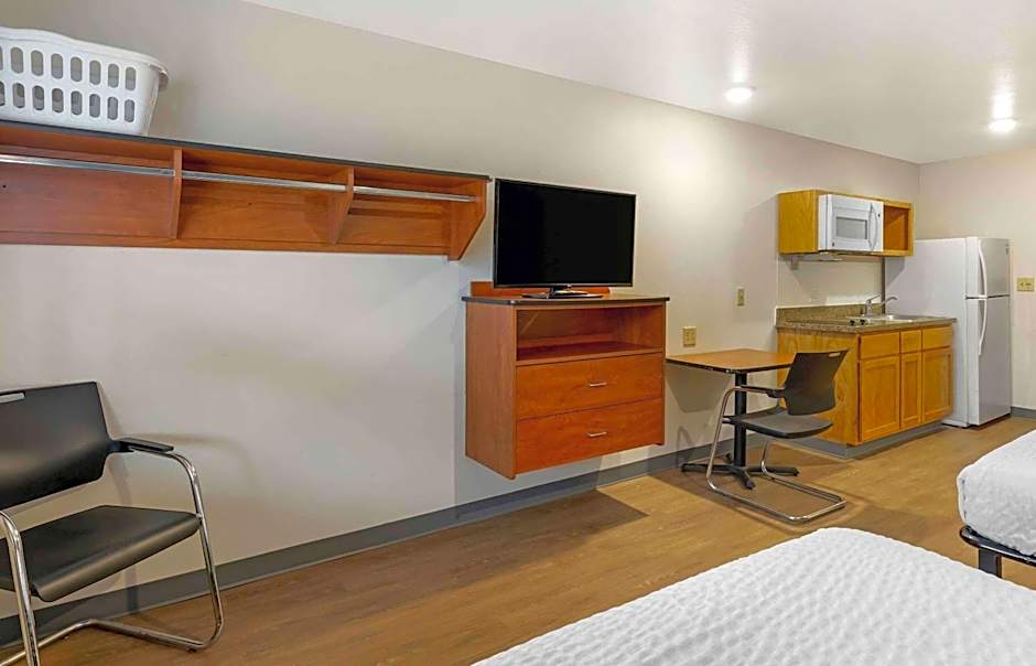 Extended Stay America Select Suites - Cleveland - Airport