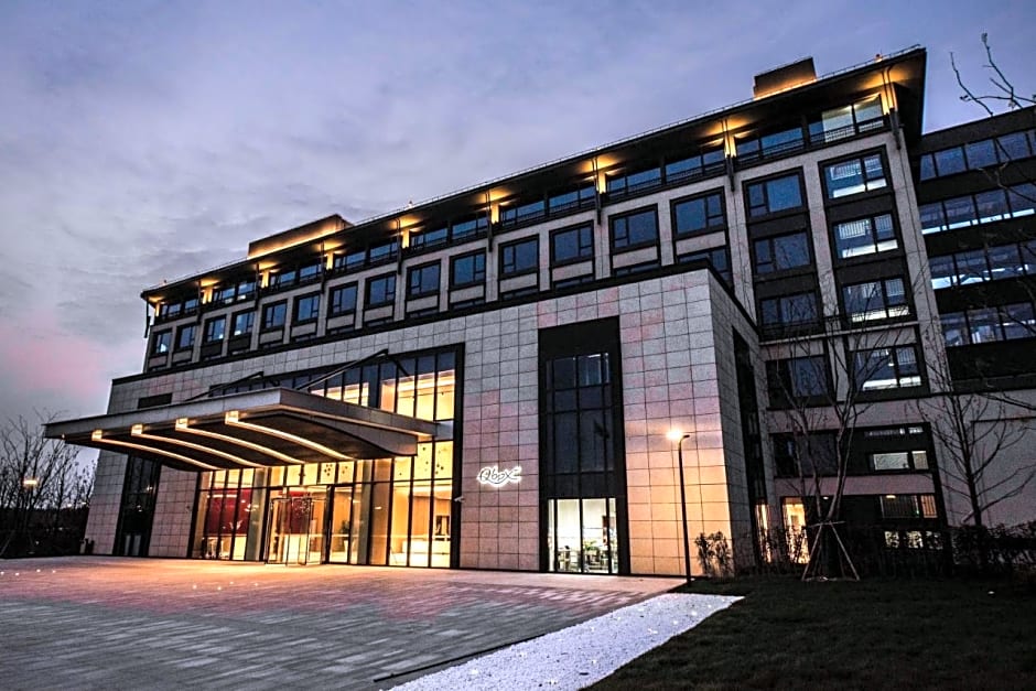 Q-Box Hotel Shanghai Sanjiagang