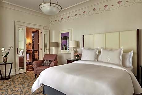 SUPERIOR ROOM KING BED