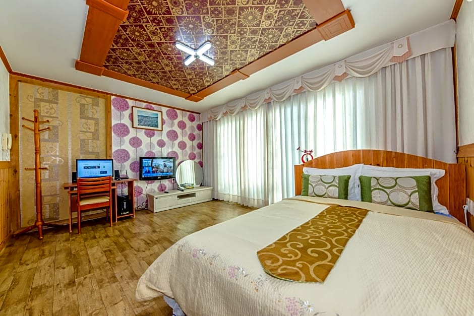 Gyul Hyanggi Pension