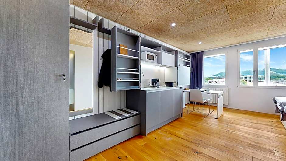 Evi's Home Hotel & Apartments