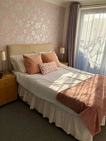 Basingstoke En Suite Room in Garden Annex