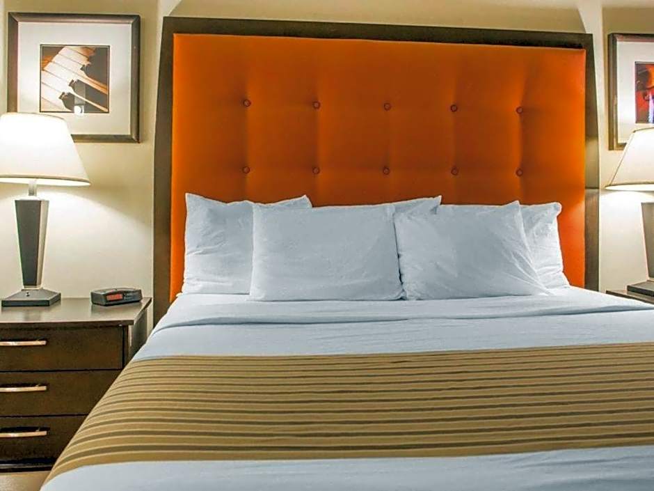 Econo Lodge Inn & Suites Stevens Point