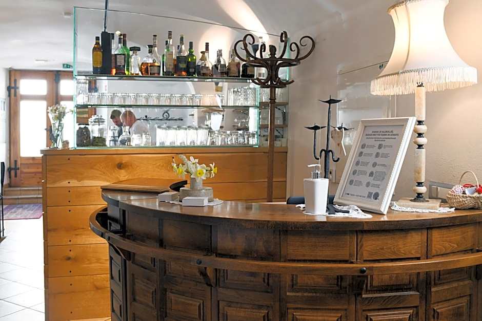 Hiša Linhart, Hotel & Restaurant