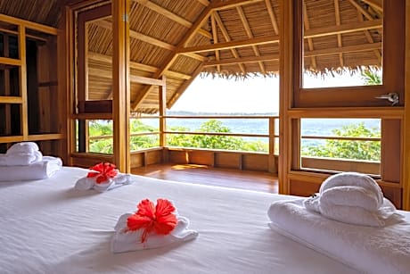 WATERFRONT KING BUNGALOW