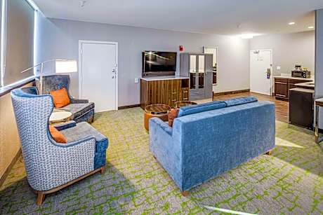 2 Queen Beds City View Suite W/ Pull Out Sofa