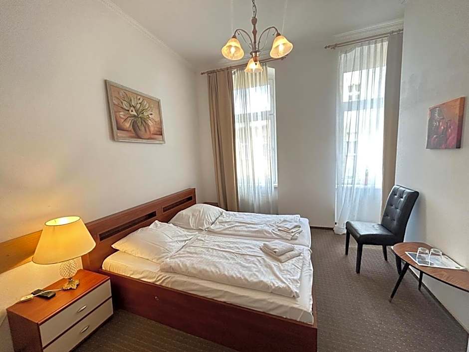 Hotel Adam