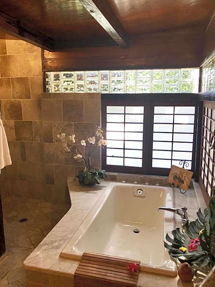 Hale Maluhia Country Inn